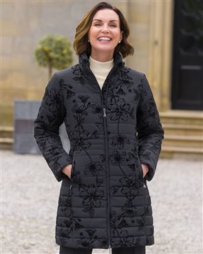 https://www.countrycollection.co.uk/assets/BlogArticles/2021/winter-ladies-fashions/ladies-jackets.jpeg